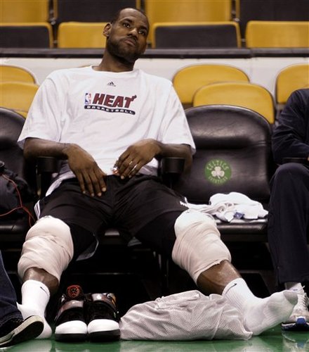 小孩打篮球膝盖疼怎么回事,经常打篮球膝盖疼痛