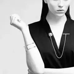 秋冬适合的胸针,胸针让你的冬季日常搭配更优雅