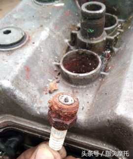 双缸摩托车火花塞坏了怎么换,二冲程摩托车加油断火修理