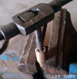 双缸摩托车火花塞坏了怎么换,二冲程摩托车加油断火修理