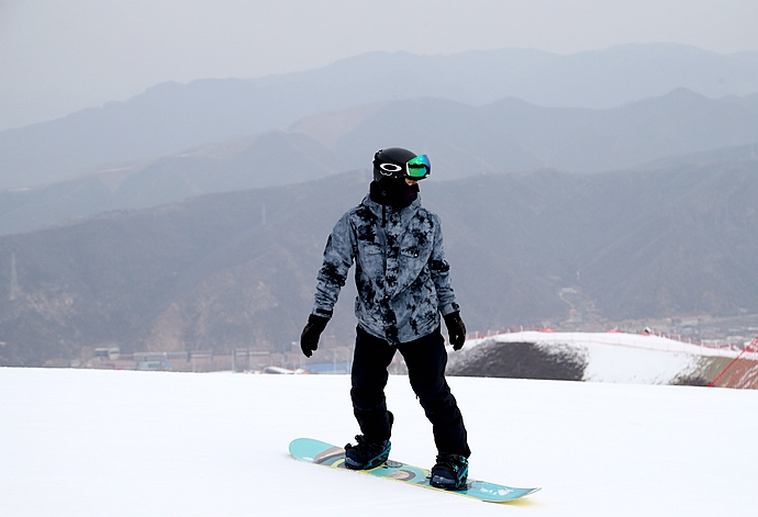 高级赛道单板滑雪全过程,单板滑雪滑雪视频