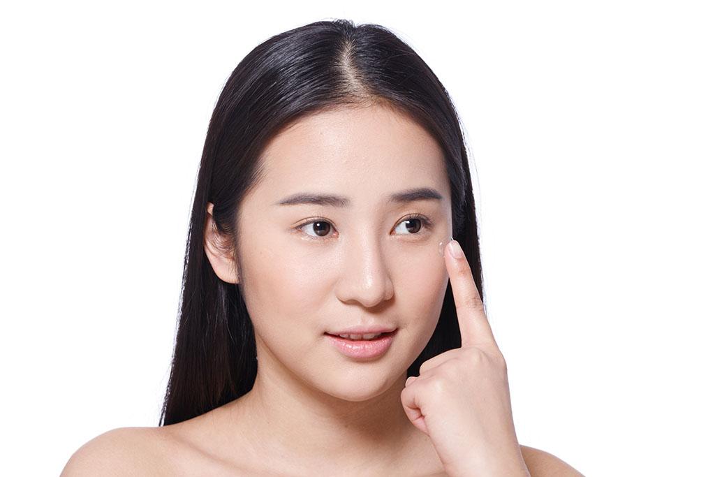 角膜塑形镜跟隐形眼镜有什么区别,角膜塑形镜和普通眼镜对比