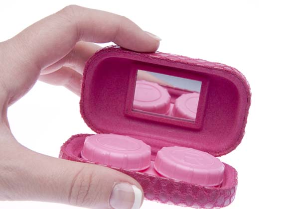 角膜塑形镜跟隐形眼镜有什么区别,角膜塑形镜和普通眼镜对比