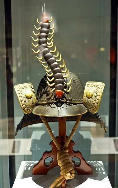 日本武士头盔为什么那么夸张,奇葩的日本武士头盔