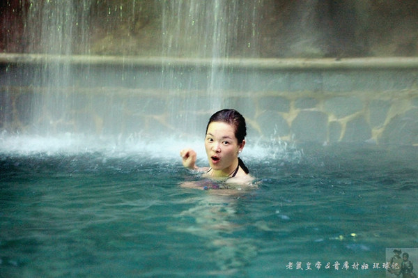 泡温泉享受的过程,泡完温泉吃自助餐