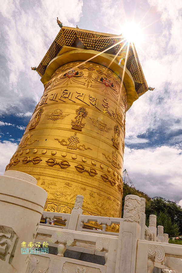 世界最大的转经轮图片,世界上最大的转经轮有什么寓意