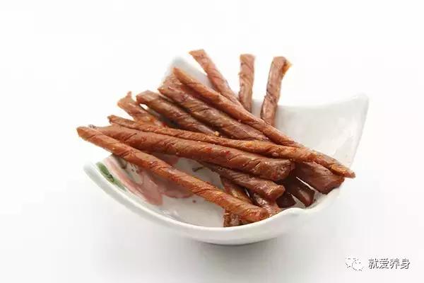 嘴唇上火长泡痒涂抹红霉素管用吗,发热嘴唇上起泡又痒又痛怎么办