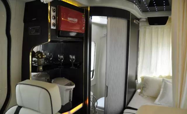 纯进口奔驰c型豪华房车,奔驰威霆房车28.98万起