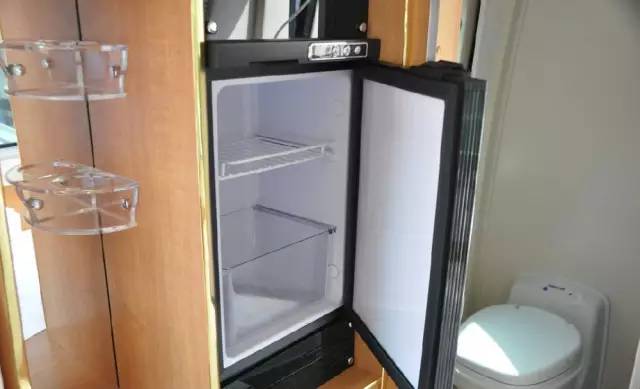 纯进口奔驰c型豪华房车,奔驰威霆房车28.98万起