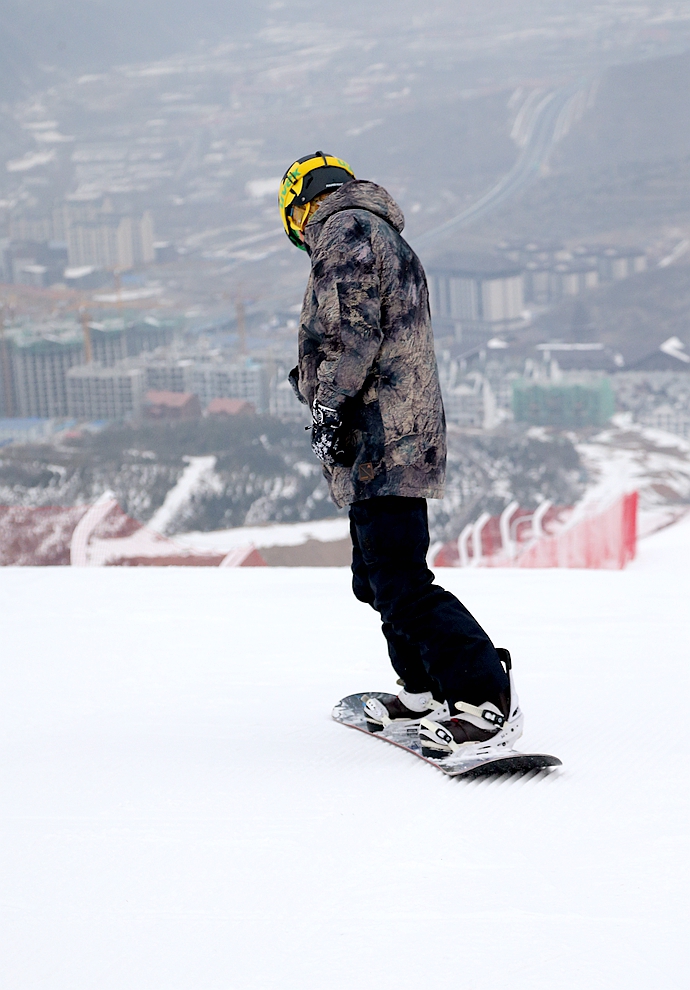 高级赛道单板滑雪全过程,单板滑雪滑雪视频