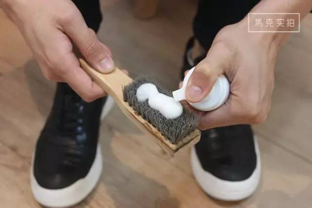 反绒皮的鞋子脏了怎么清洁,小白鞋脏了快速清洁