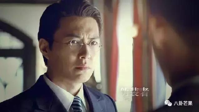 要被靳东的角色蒙蔽了双眼，他本人只有四岁，不能再多！