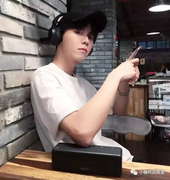 韩国肌肉男模日常穿搭 (韩国男模穿衣风格)