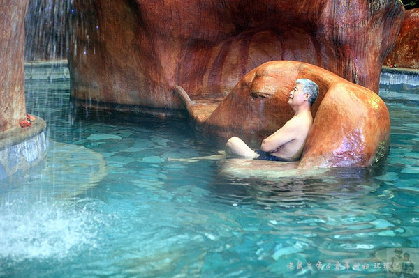 泡温泉享受的过程,泡完温泉吃自助餐