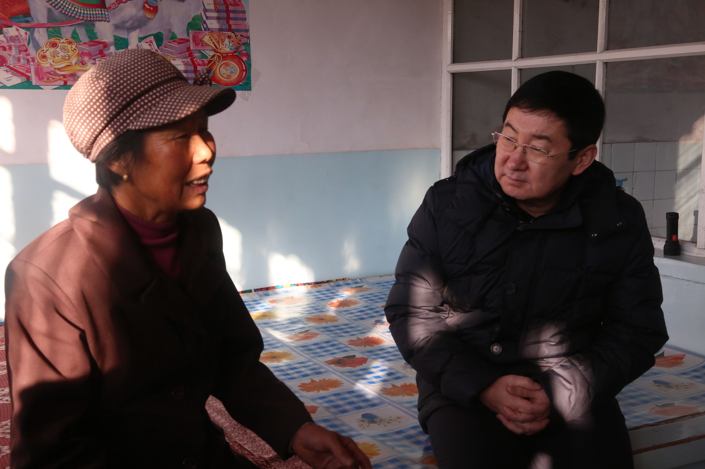 赛罕区关工委到黄合少镇调研,赛罕区政府办走访慰问困难群众