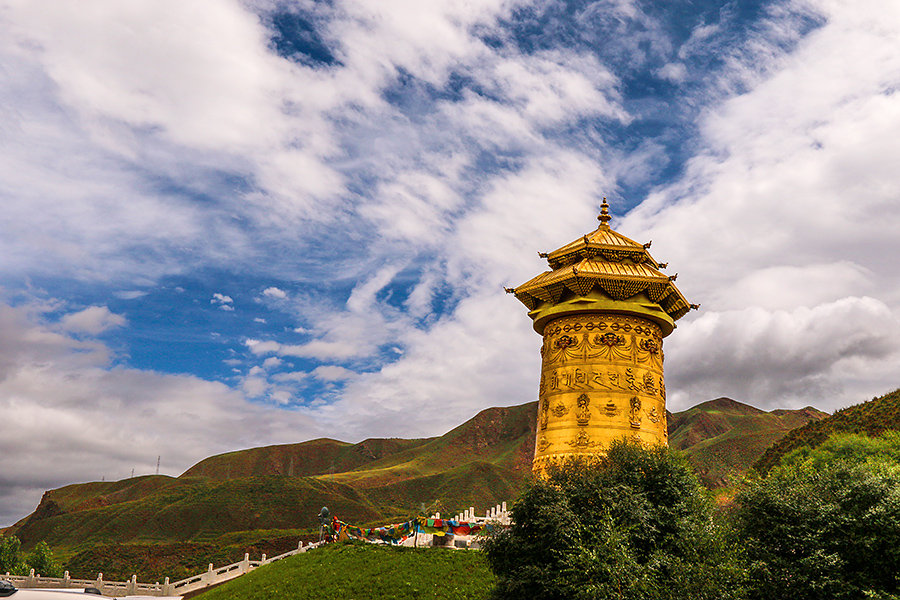 世界最大的转经轮图片,世界上最大的转经轮有什么寓意