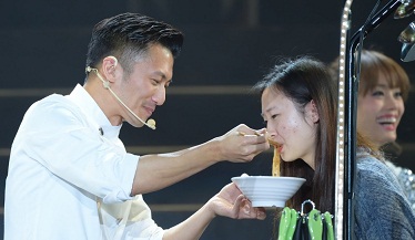 王菲谢霆锋一年收入,王菲谢霆锋花了多少钱