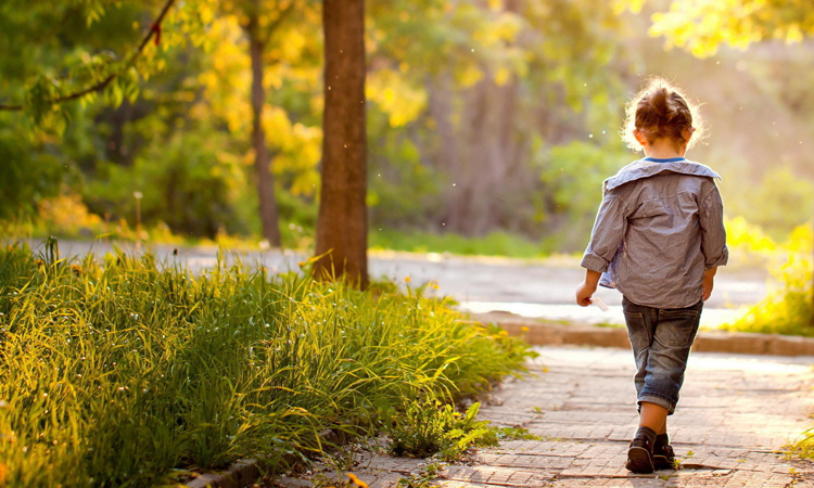 朋友圈个性说说：不要问我过得好不好，我只能说，还活着！