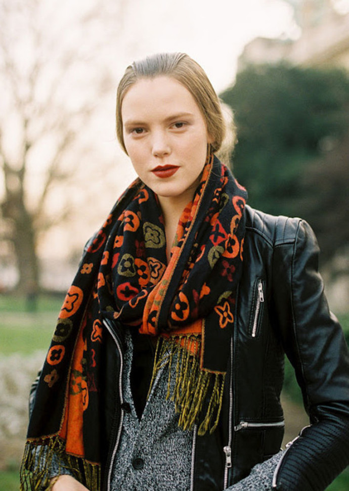 异域风情服饰不够围巾来凑,小众不撞围巾搭配