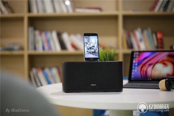不用耳机孔一样插上就听，RSRDS909未来音响体验