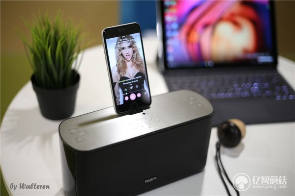 不用耳机孔一样插上就听，RSRDS909未来音响体验