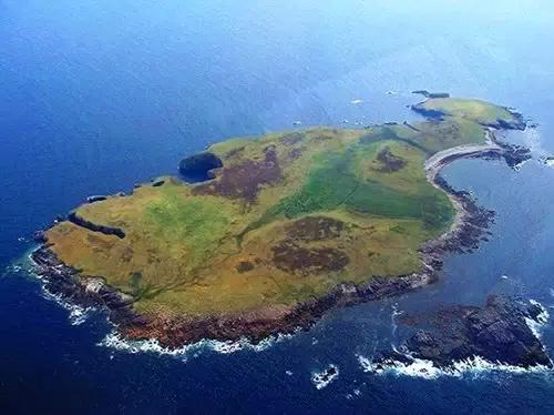 出国打工回国买房,国内房子卖了去国外旅游