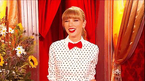 秋冬适合的胸针,胸针让你的冬季日常搭配更优雅