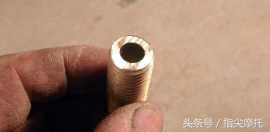 双缸摩托车火花塞坏了怎么换,二冲程摩托车加油断火修理