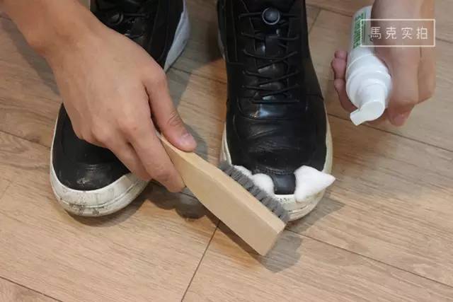 反绒皮的鞋子脏了怎么清洁,小白鞋脏了快速清洁
