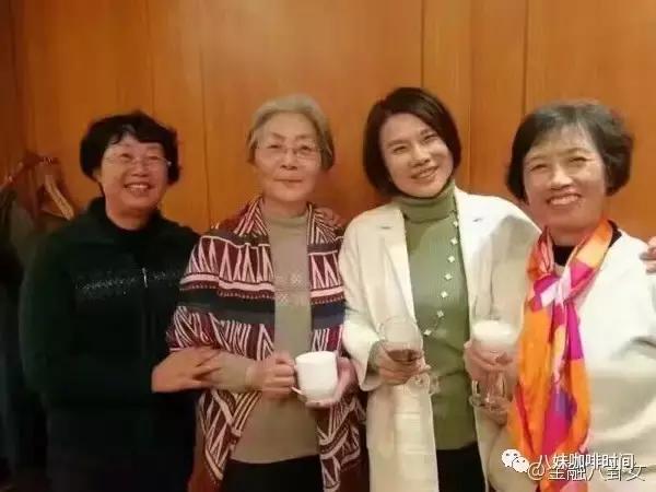 我的同学打了玻尿酸，租宝马来参加同学会······