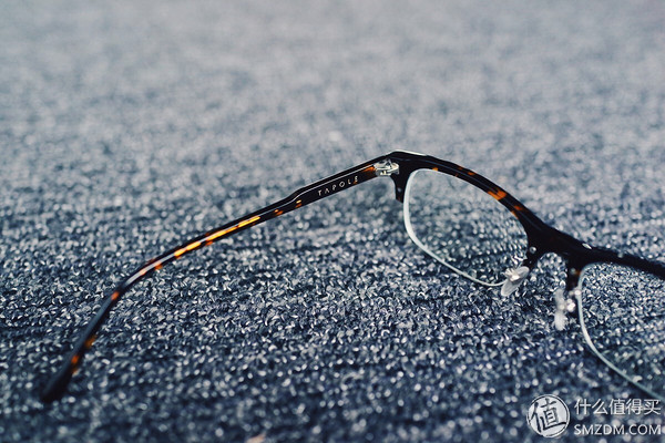 柯南戴白眼镜图片,柯南同款眼镜戴上之后能看见吗