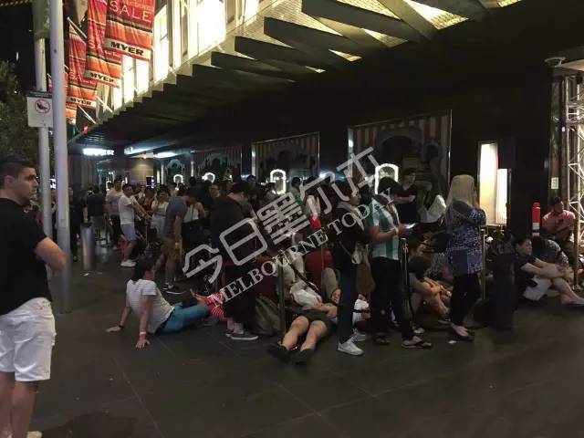 墨市BoxingDay现场:蔻驰5折!兰蔻YSL7折