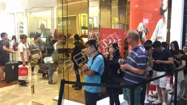 墨市BoxingDay现场:蔻驰5折!兰蔻YSL7折