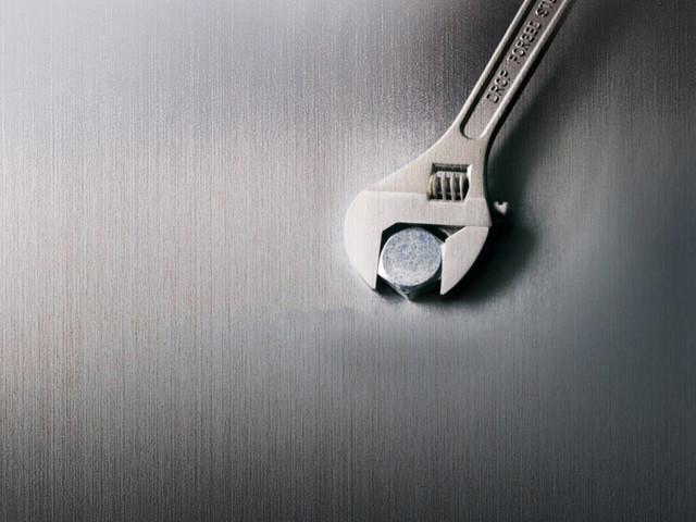 螺丝锈死拧不下来用可乐可以吗,螺丝生锈了拧不下来倒可乐有用吗