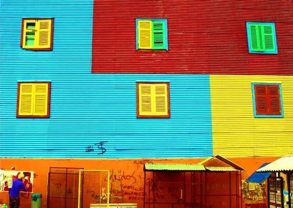 出国打工回国买房,国内房子卖了去国外旅游