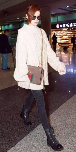 焦糖色大衣搭配什么包包好看,奢品包包如何穿搭