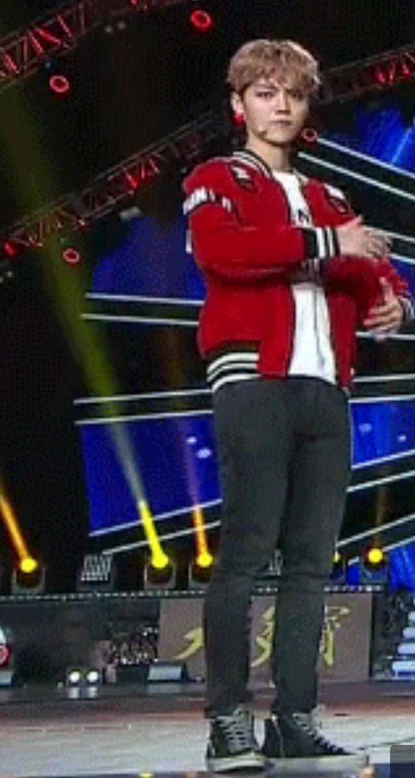 鹿晗跨年演出,鹿晗跨年演唱会solo