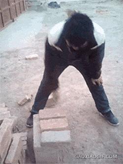 山路大巴不是那么好坐，你们还敢说自己是搬砖的？