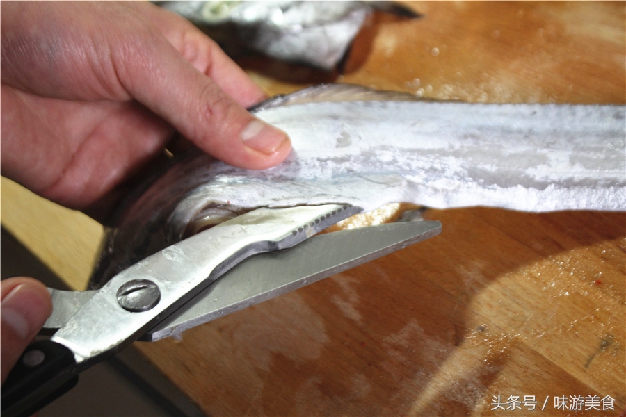 红烧带鱼怎么腌制好吃,红烧带鱼太腥怎么办