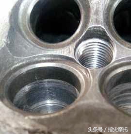 双缸摩托车火花塞坏了怎么换,二冲程摩托车加油断火修理