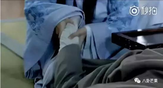 要被靳东的角色蒙蔽了双眼，他本人只有四岁，不能再多！