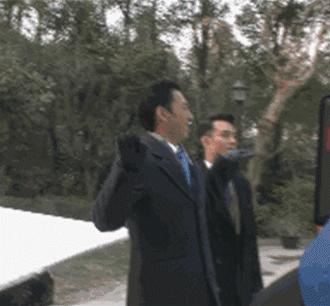 要被靳东的角色蒙蔽了双眼，他本人只有四岁，不能再多！