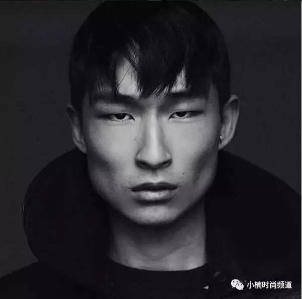 韩国肌肉男模日常穿搭 (韩国男模穿衣风格)