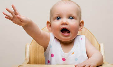 宝宝2岁还不说话只会叫人,宝宝2岁了还不会说话只会喊爸爸