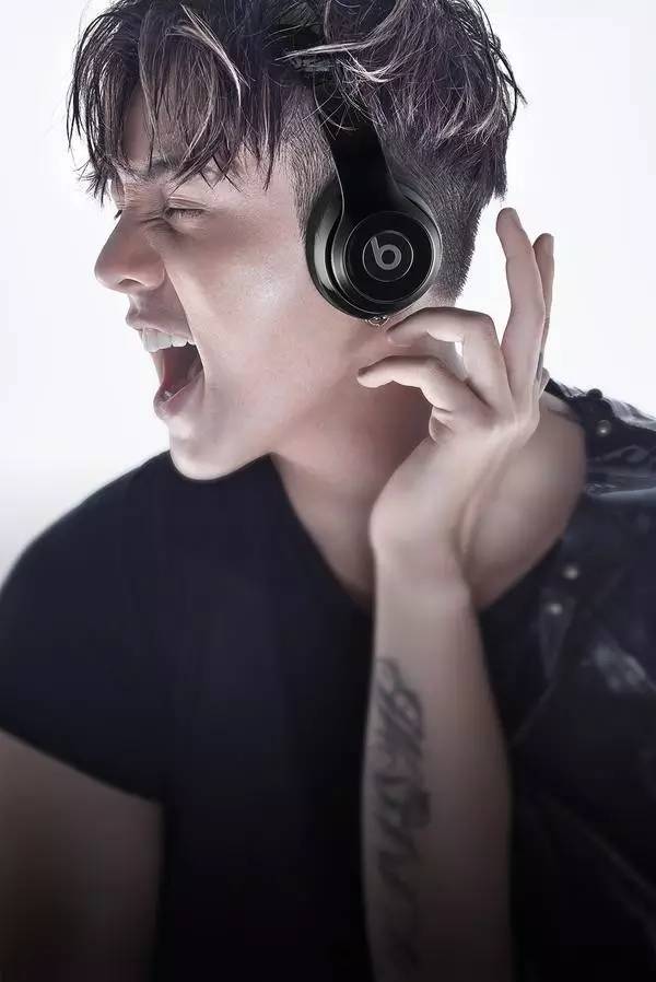 头戴式无线耳机出门,佩戴舒服无线耳机