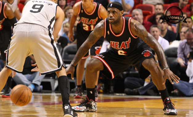 为什么球鞋擦地会有摩擦声,球鞋摩擦地面吱吱响