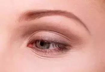 眼周有细纹用什么眼霜好用,护理眼周先用眼精华还是先用眼霜