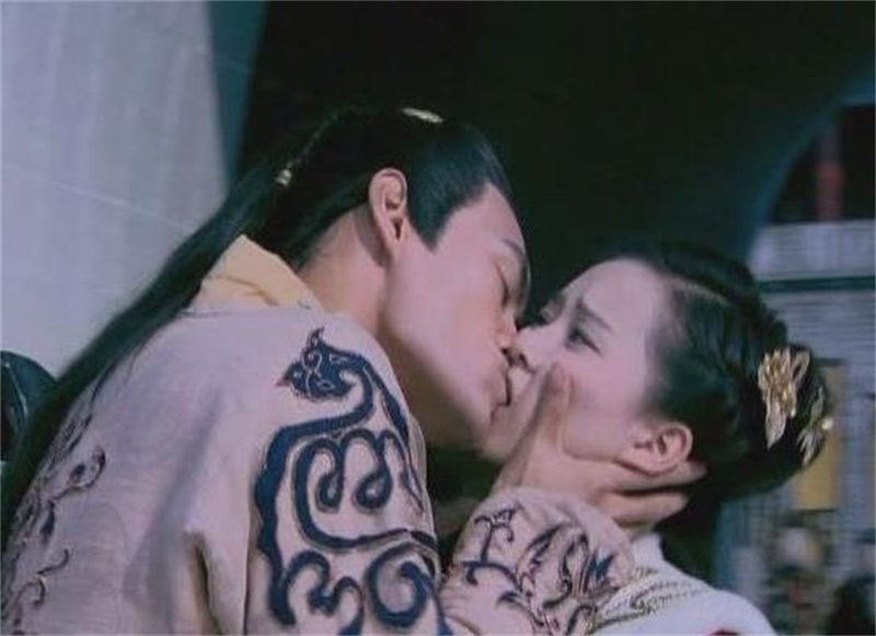 8大当红女星的“处女吻”,赵丽颖杨幂郑爽居然被他夺走初吻