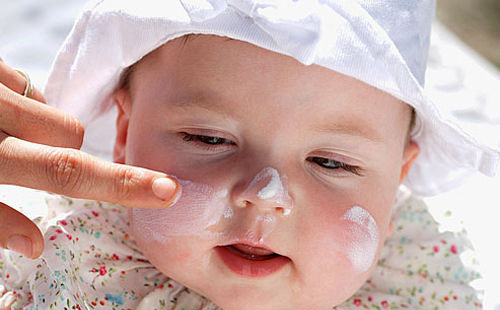 秋冬季节如何保护宝宝的皮肤,儿童冬天怎么保护皮肤