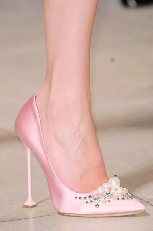 珍珠厚底玛丽珍鞋,名牌时尚潮鞋有哪些